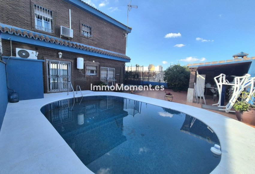 Wiederverkauf - Villa -   Inländisch - Alhaurín el Grande Centro