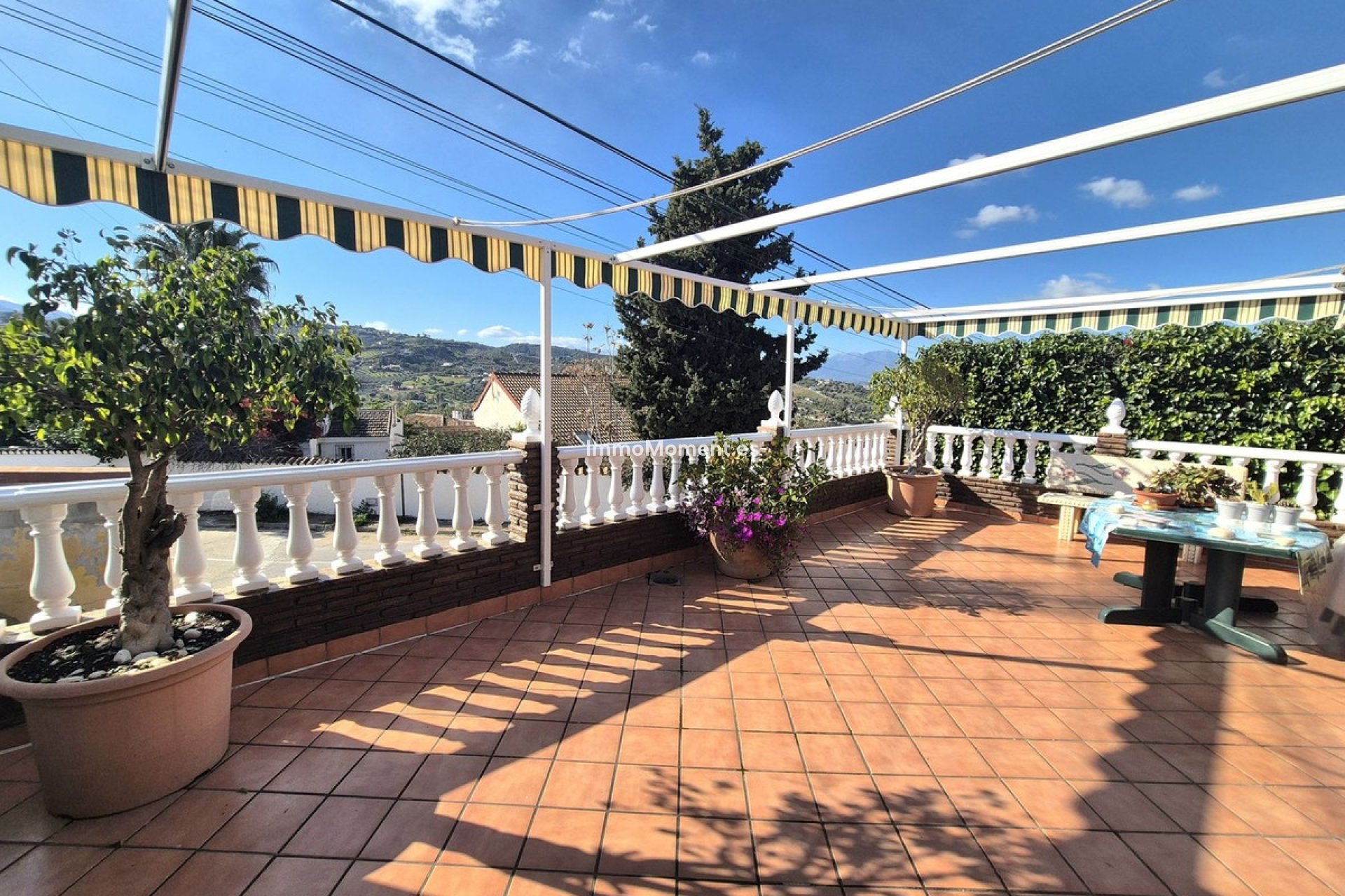 Wiederverkauf - Villa -   Inländisch - Alhaurín el Grande Centro