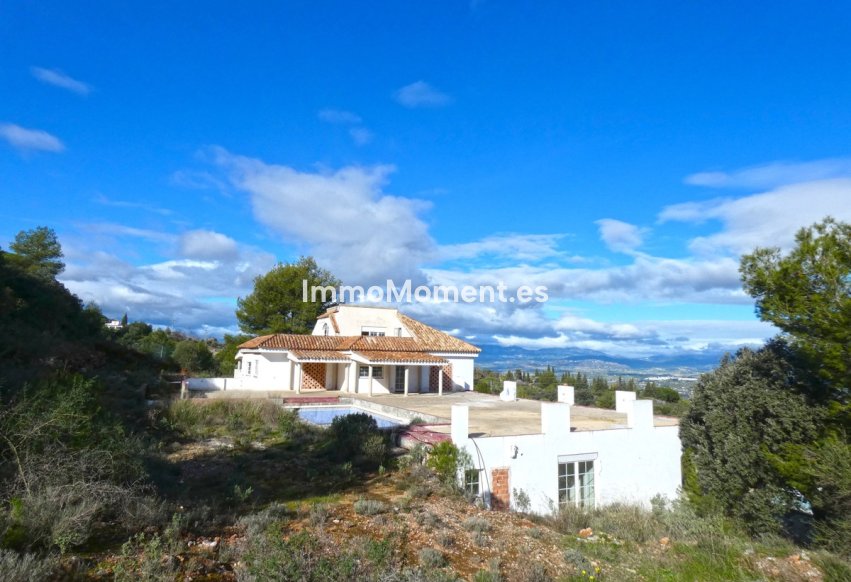 Wiederverkauf - Villa -   Inländisch - Alhaurín el Grande Centro