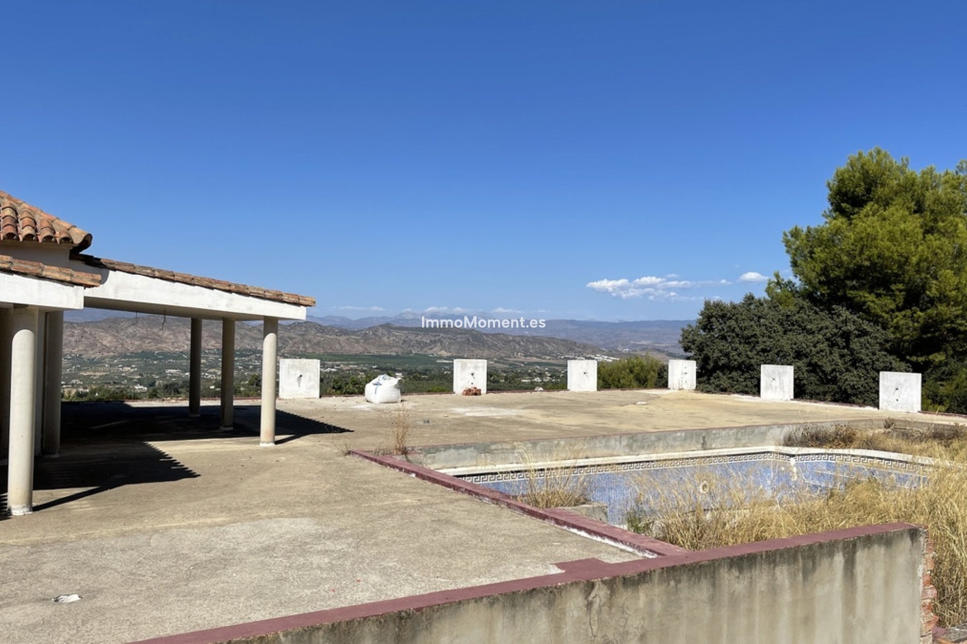 Wiederverkauf - Villa -   Inländisch - Alhaurín el Grande Centro