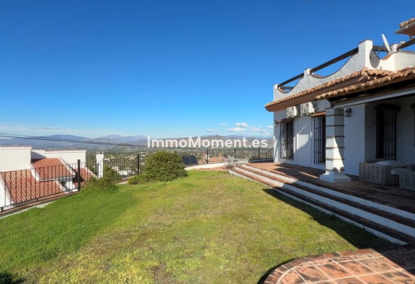 Wiederverkauf - Villa -   Inländisch - Alhaurín el Grande Centro