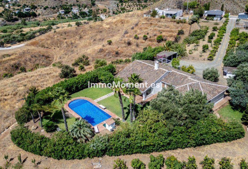 Wiederverkauf - Villa -   Inländisch - Alhaurín el Grande Centro