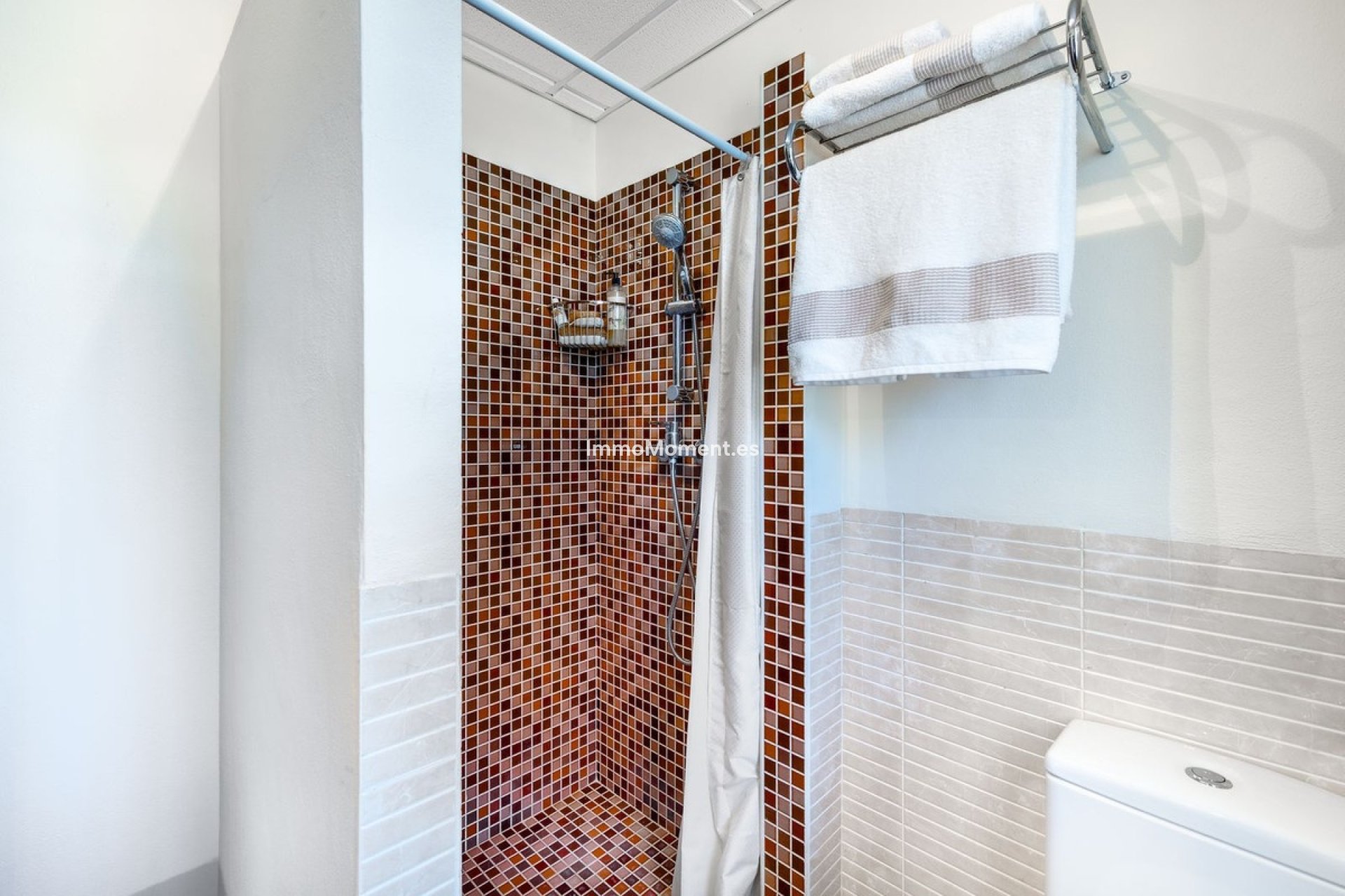 Wiederverkauf - Villa -   Inländisch - Alhaurín el Grande Centro