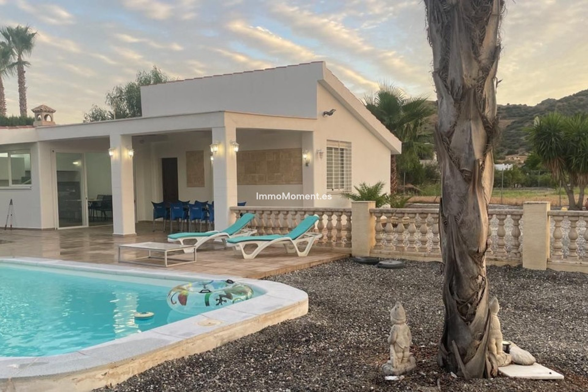 Wiederverkauf - Villa -   Inländisch - Alhaurín el Grande Centro