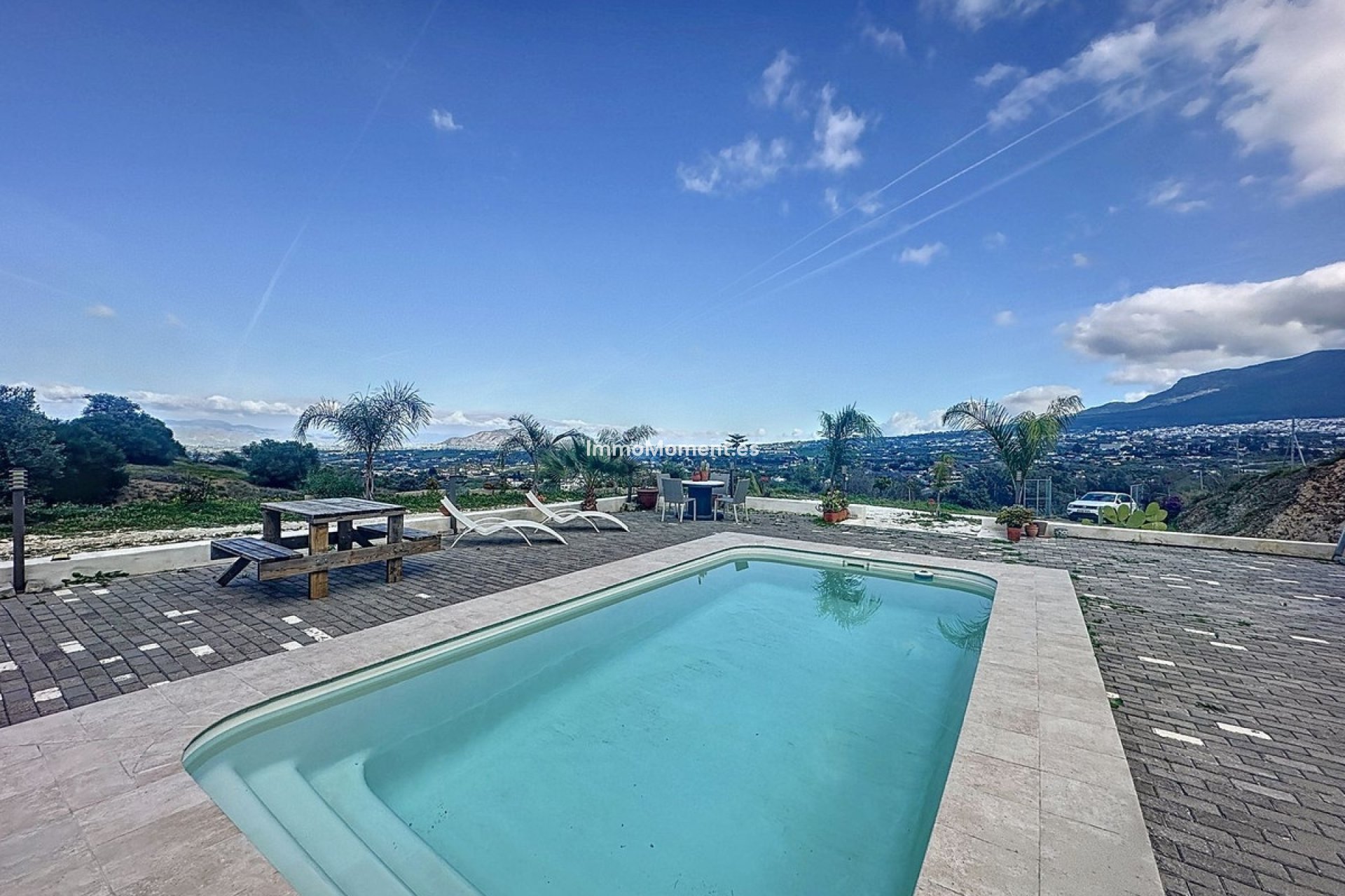 Wiederverkauf - Villa -   Inländisch - Alhaurín el Grande Centro