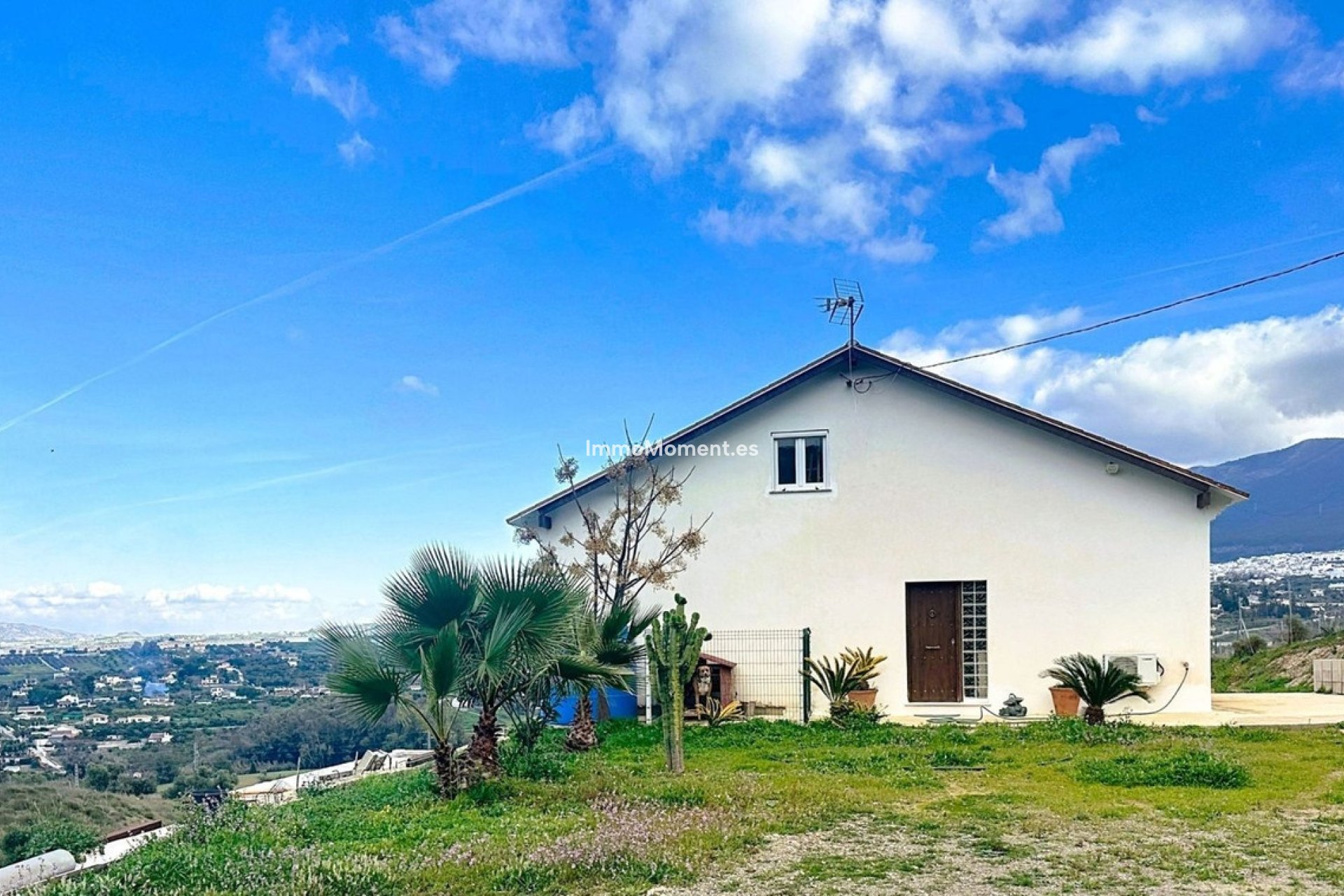 Wiederverkauf - Villa -   Inländisch - Alhaurín el Grande Centro