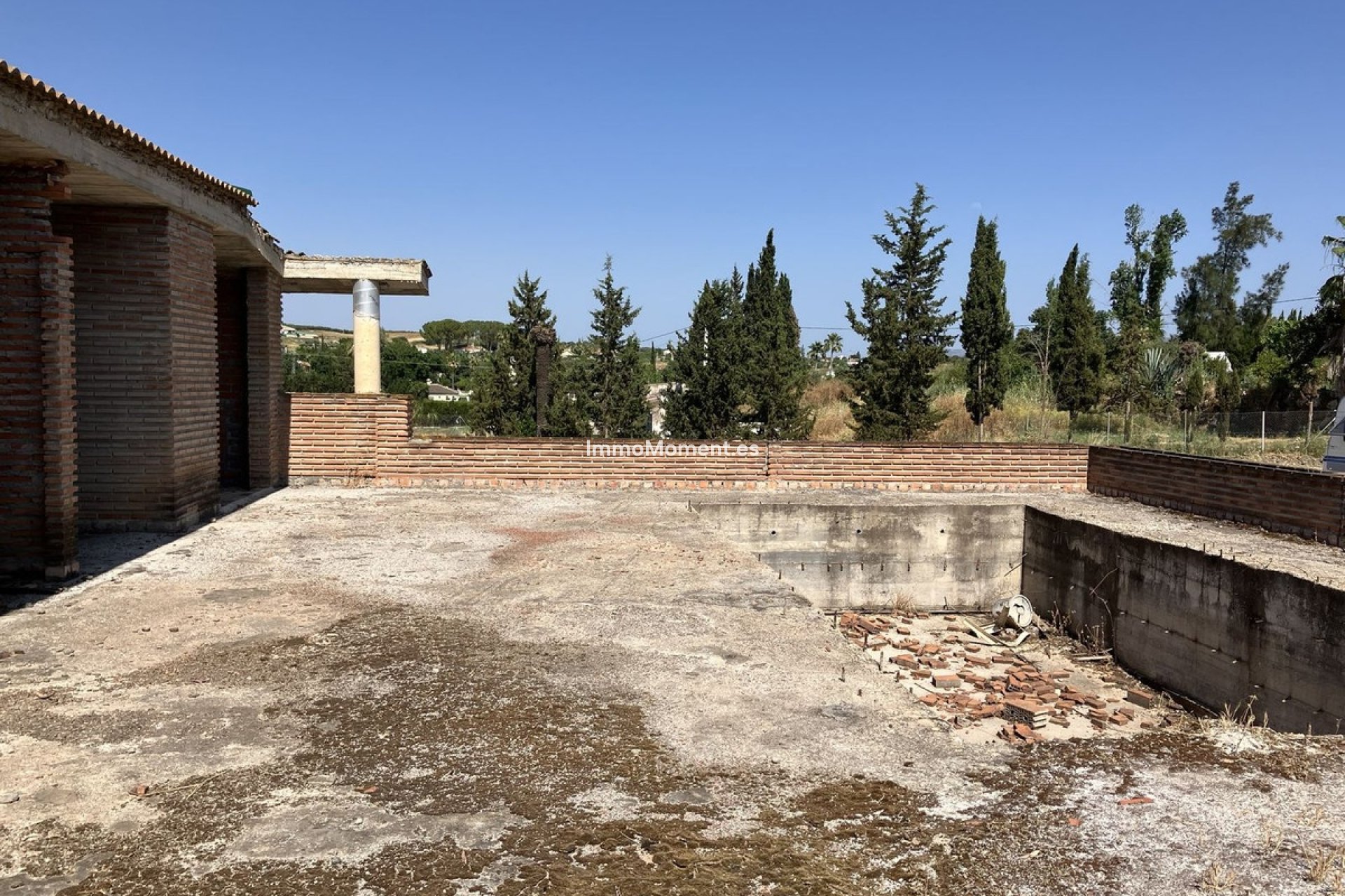 Wiederverkauf - Villa -   Inländisch - Alhaurín el Grande Centro