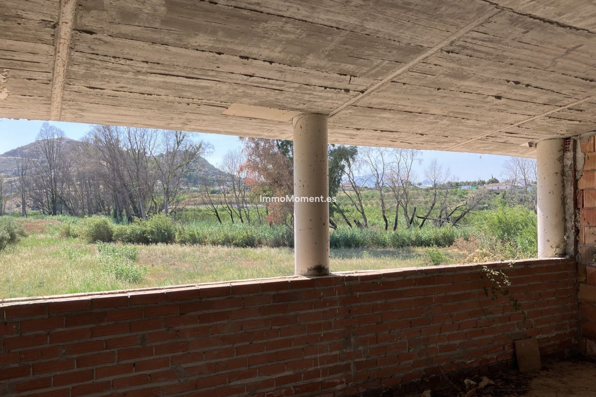 Wiederverkauf - Villa -   Inländisch - Alhaurín el Grande Centro