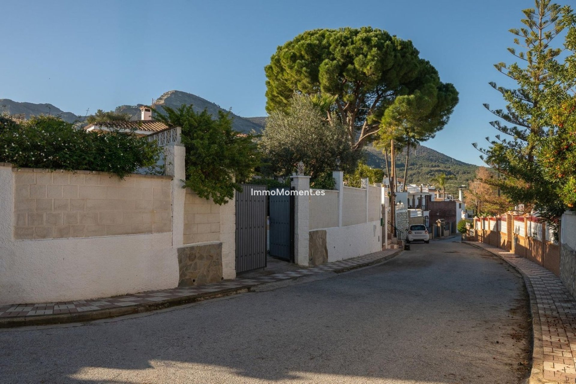 Wiederverkauf - Villa -   Inländisch - Alhaurín el Grande Centro