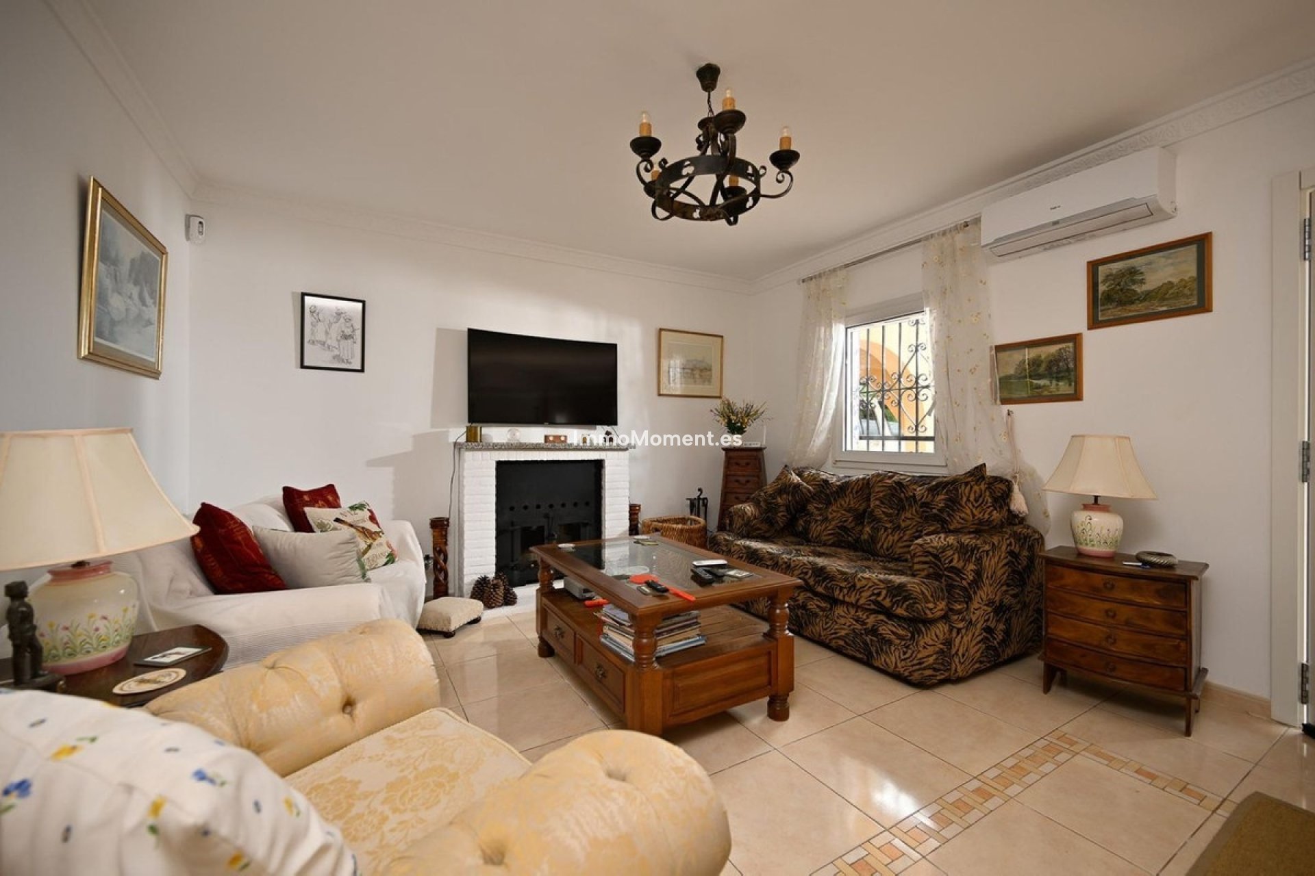 Wiederverkauf - Villa -   Inländisch - Alhaurín el Grande Centro