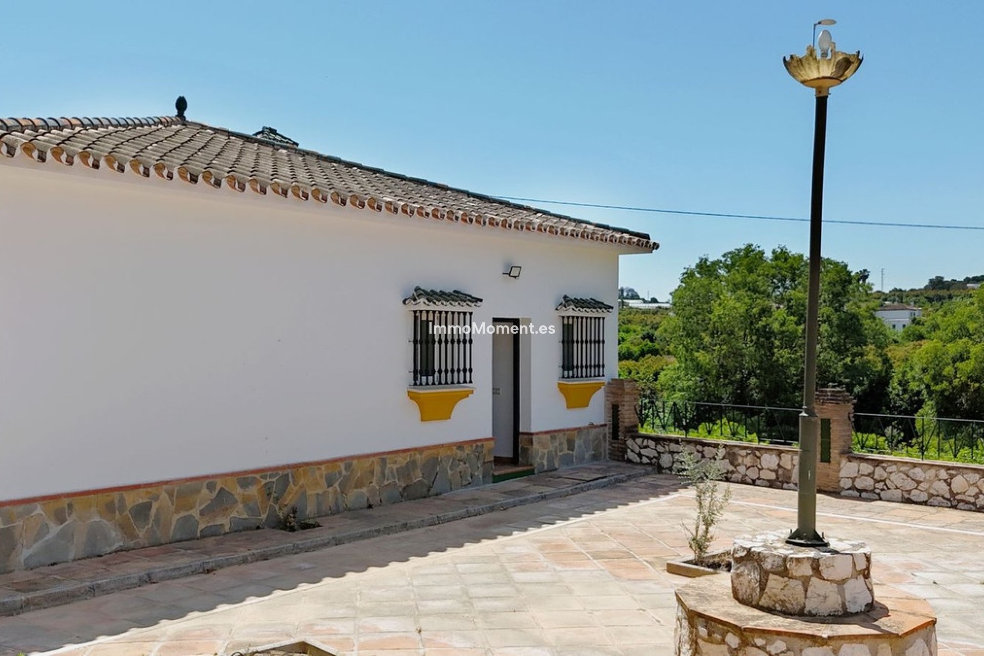 Wiederverkauf - Villa -   Inländisch - Alhaurín el Grande Centro