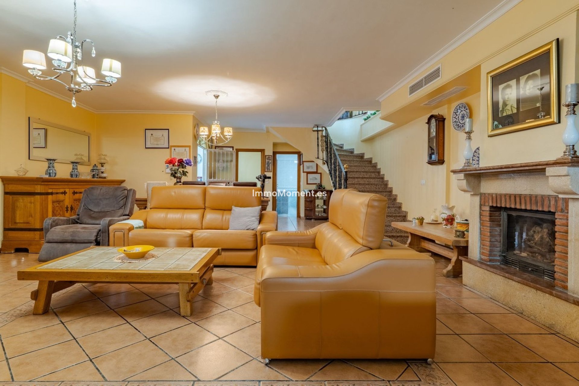 Wiederverkauf - Villa -   Inländisch - Alhaurín el Grande Centro