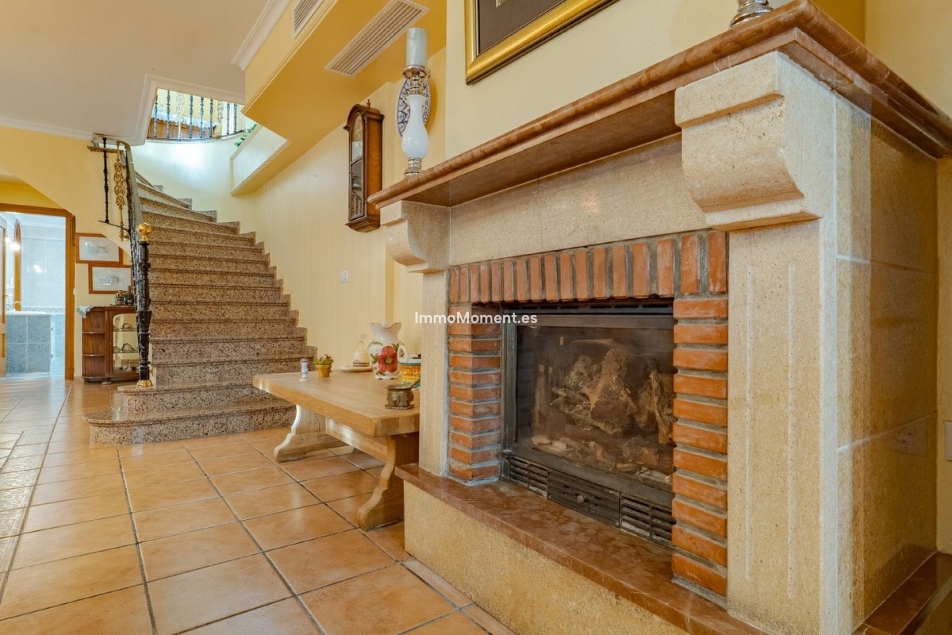 Wiederverkauf - Villa -   Inländisch - Alhaurín el Grande Centro