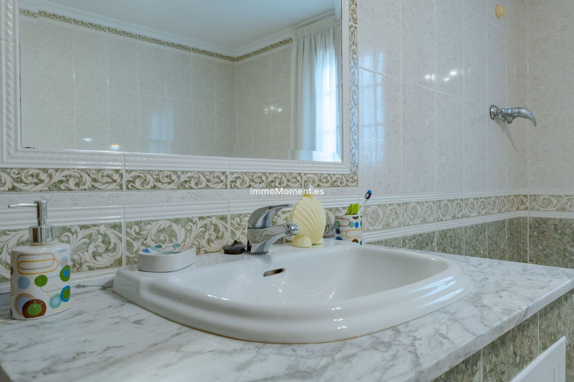 Wiederverkauf - Villa -   Inländisch - Alhaurín el Grande Centro