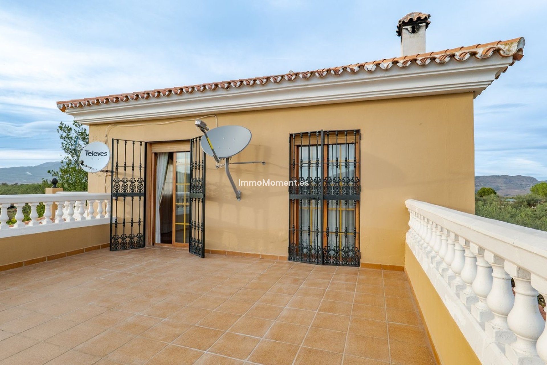 Wiederverkauf - Villa -   Inländisch - Alhaurín el Grande Centro