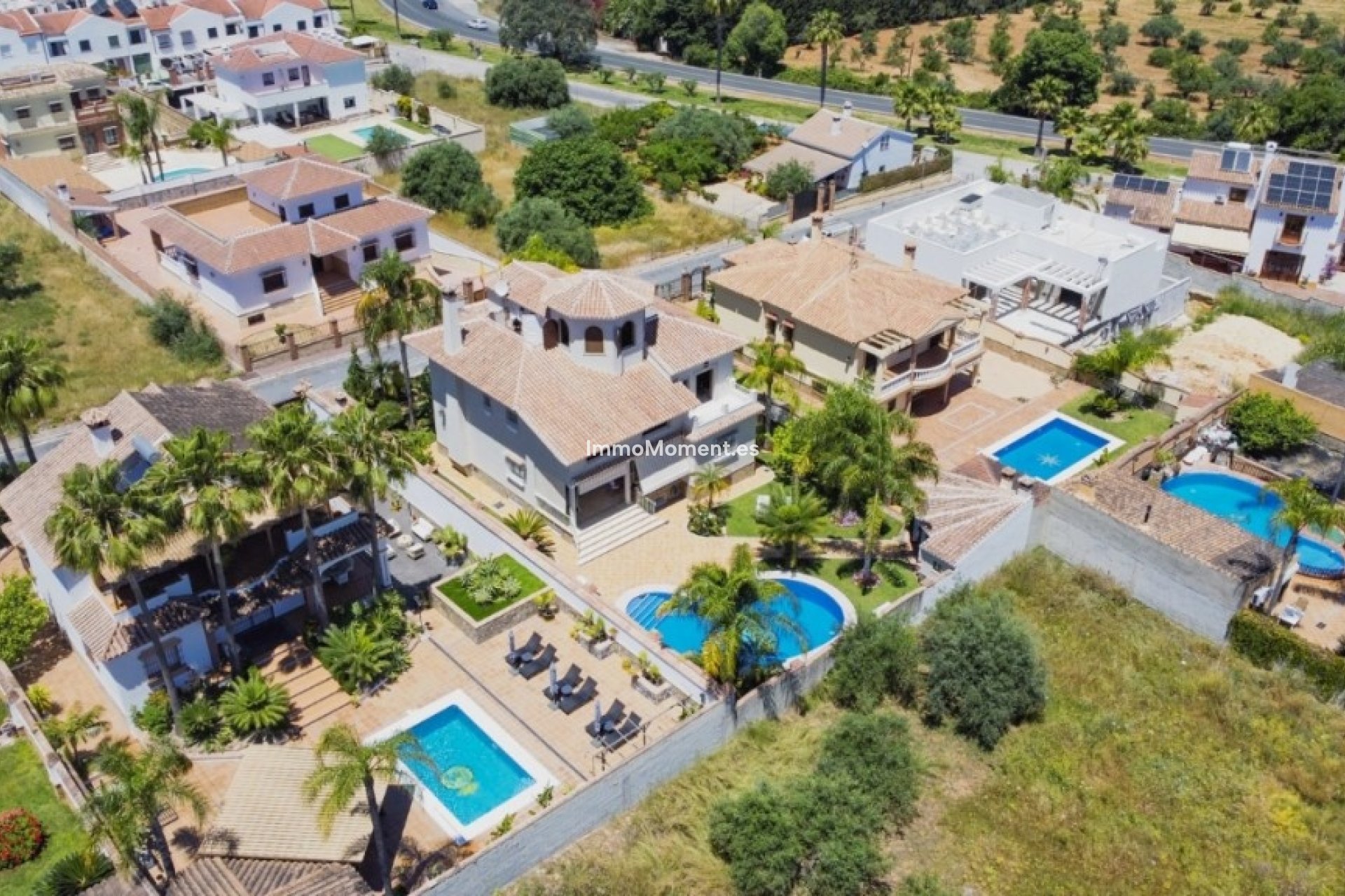 Wiederverkauf - Villa -   Inländisch - Alhaurín el Grande Centro