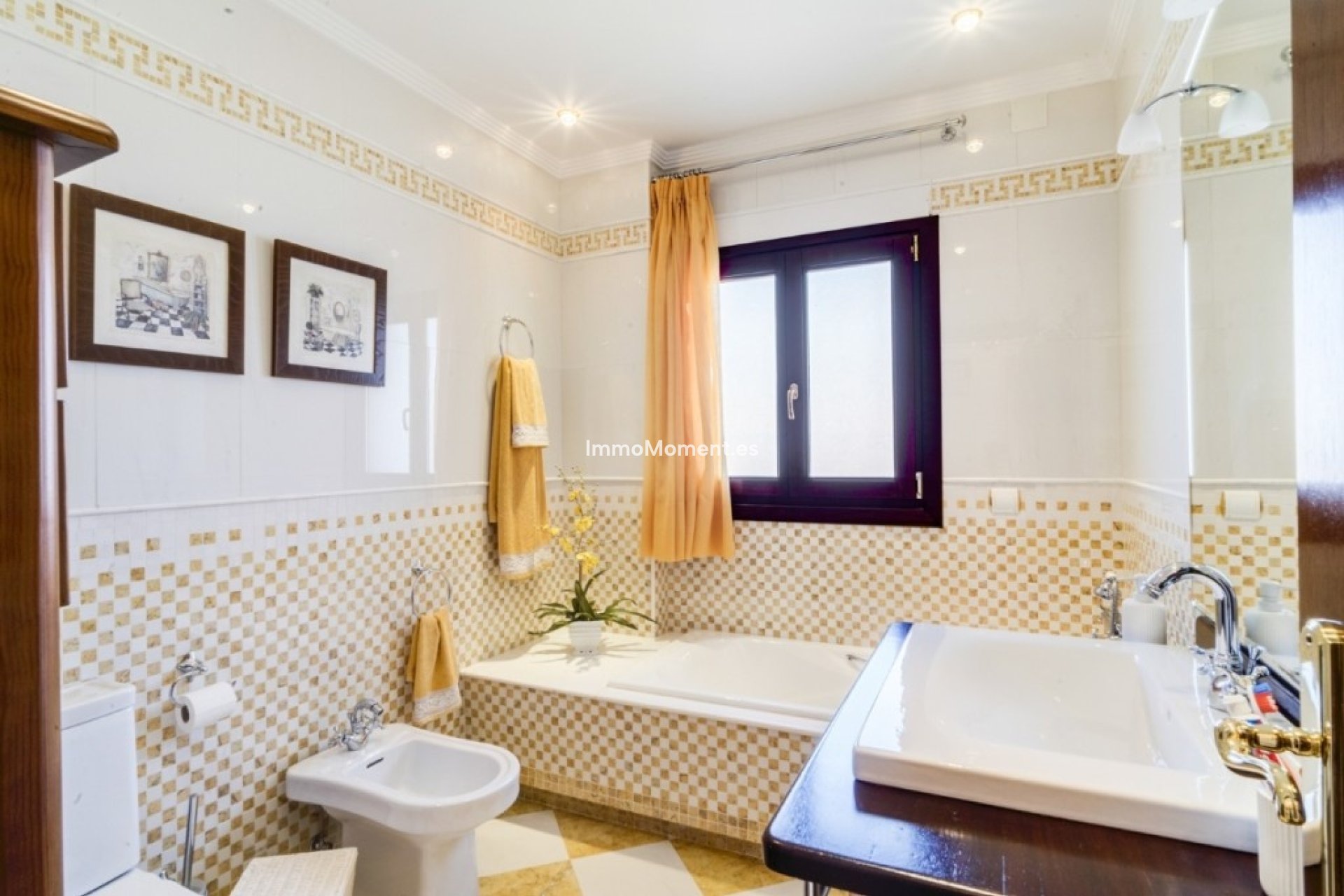 Wiederverkauf - Villa -   Inländisch - Alhaurín el Grande Centro