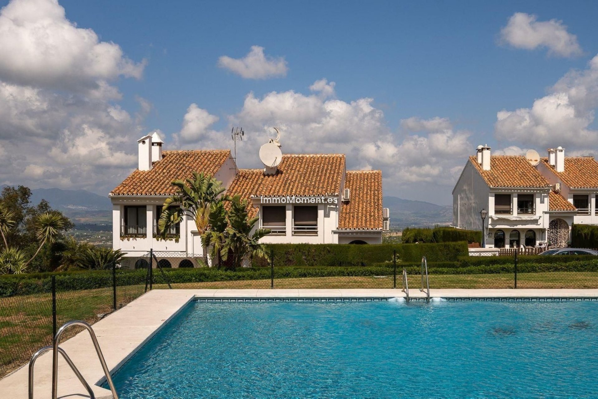 Wiederverkauf - Villa -   Inländisch - Alhaurín el Grande Centro