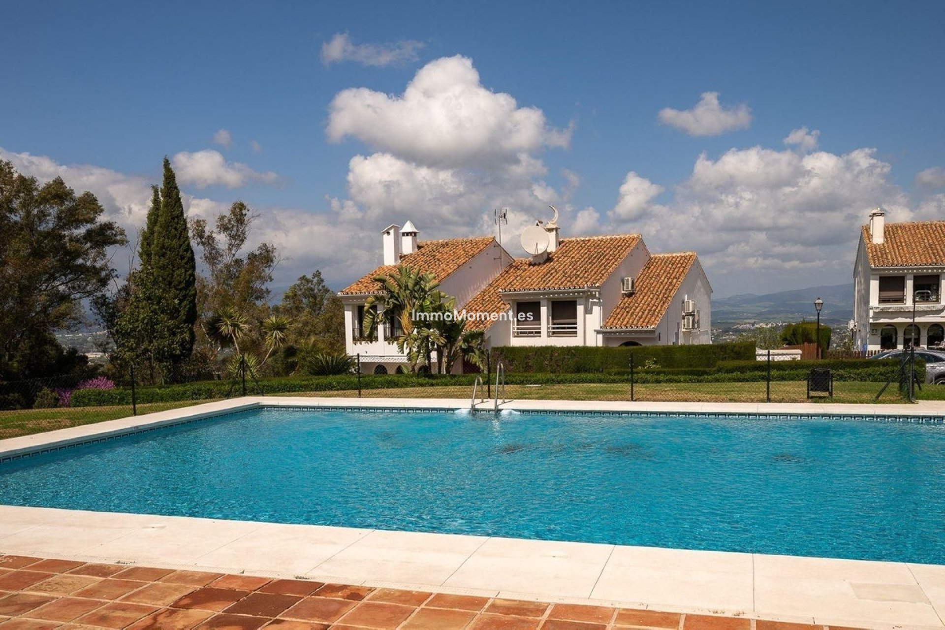 Wiederverkauf - Villa -   Inländisch - Alhaurín el Grande Centro