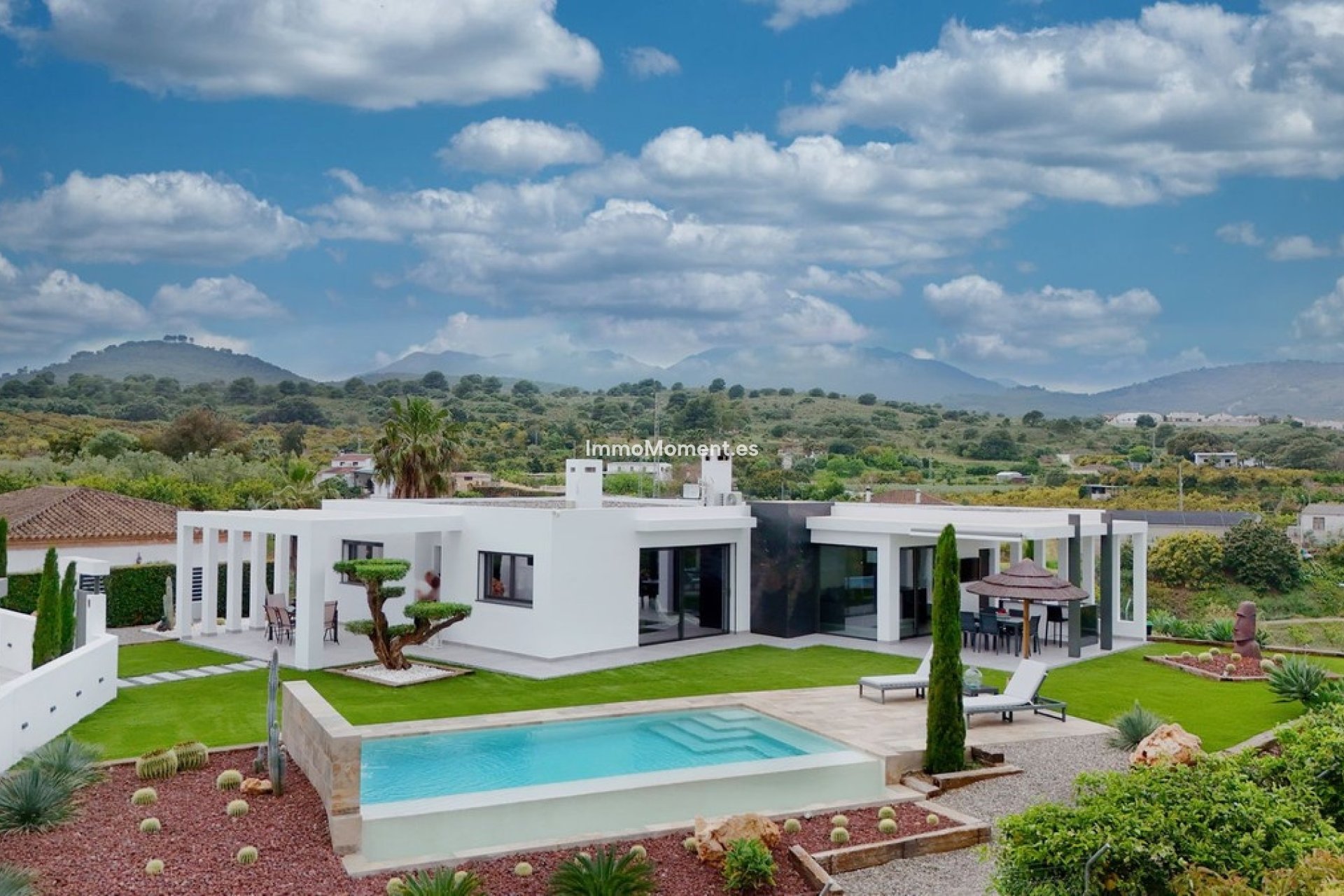 Wiederverkauf - Villa -   Inländisch - Alhaurín el Grande Centro