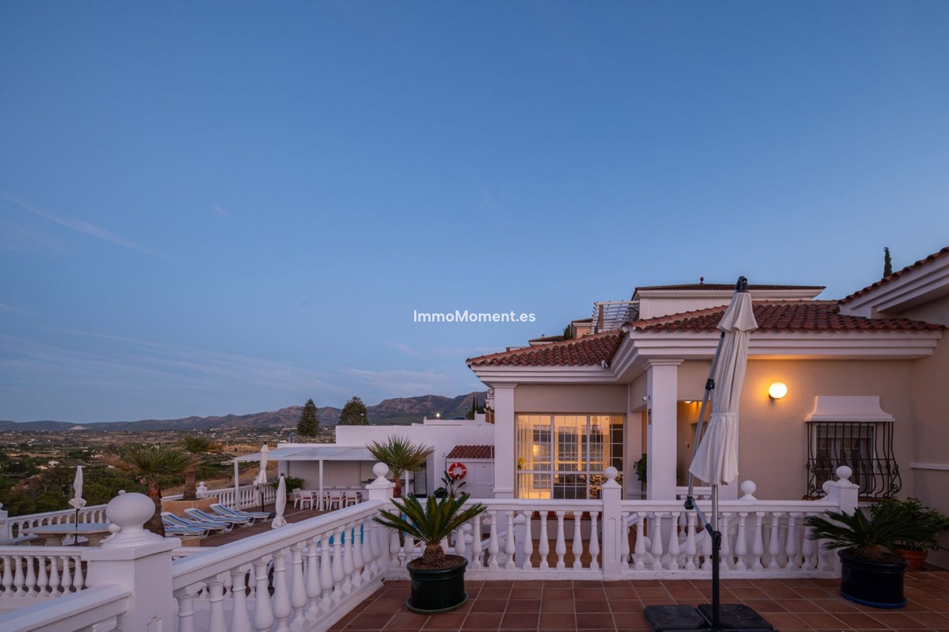Wiederverkauf - Villa -   Inländisch - Alhaurín el Grande Centro
