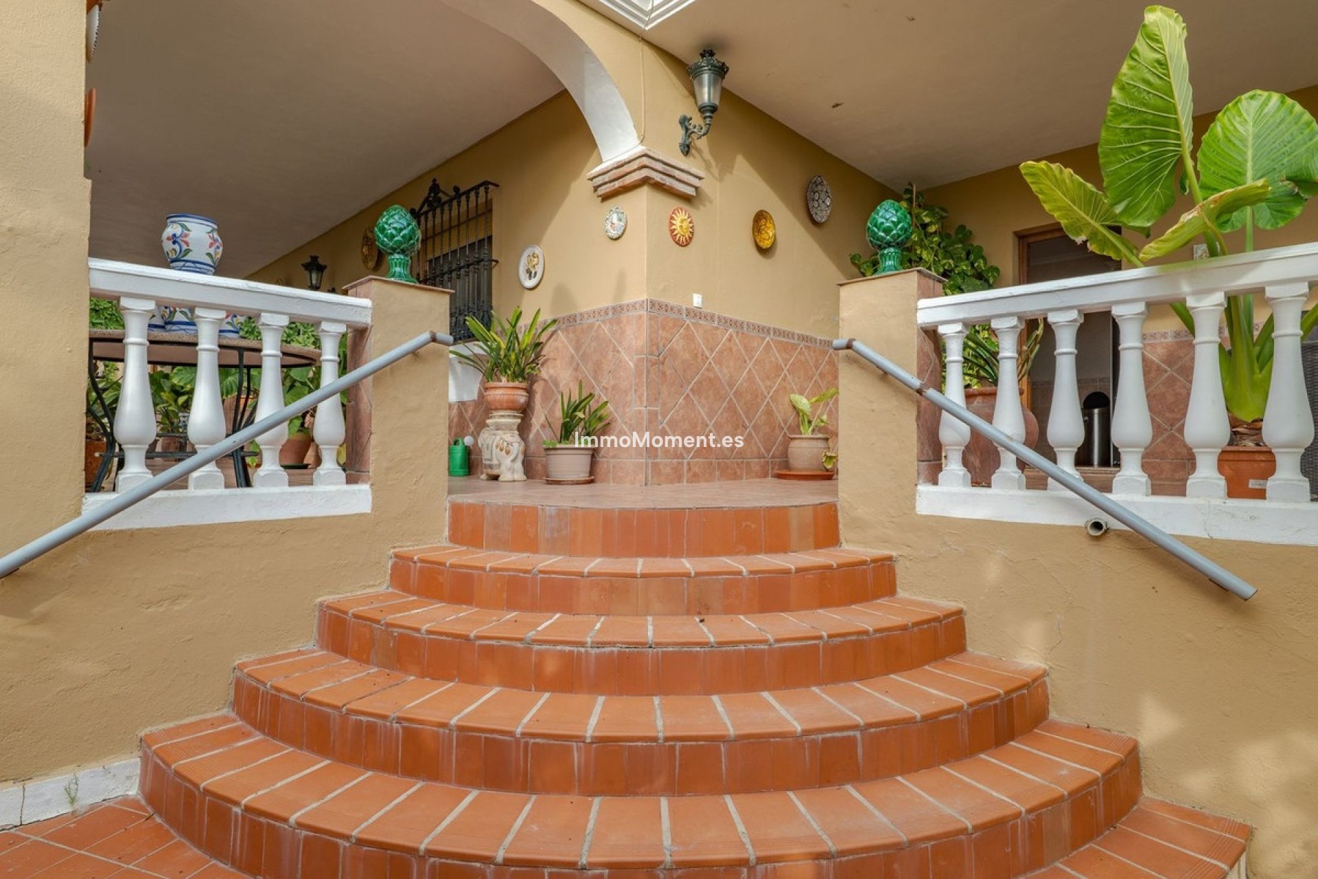Wiederverkauf - Villa -   Inländisch - Alhaurín el Grande Centro
