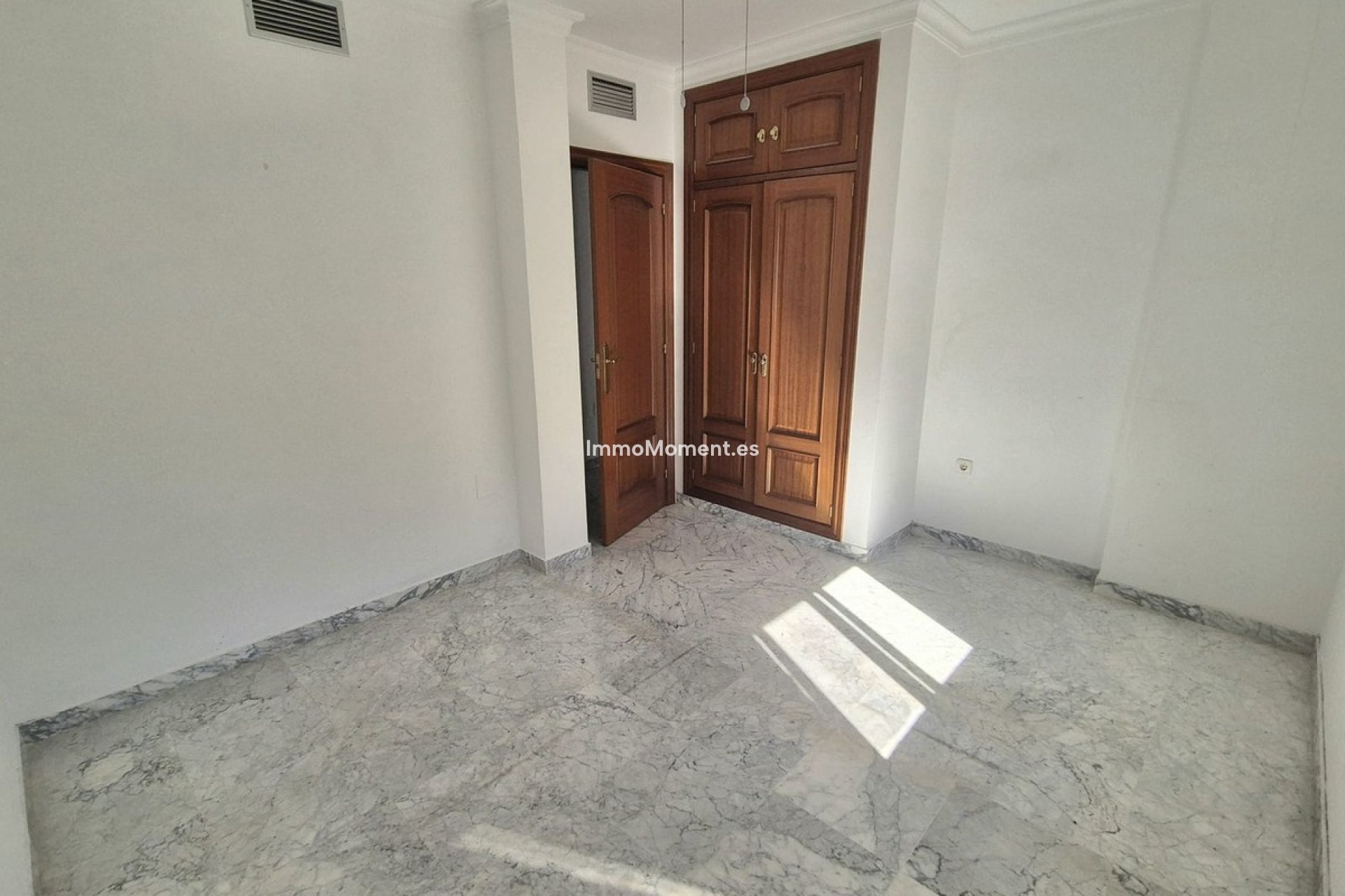 Wiederverkauf - Villa -   Inländisch - Alhaurín Golf