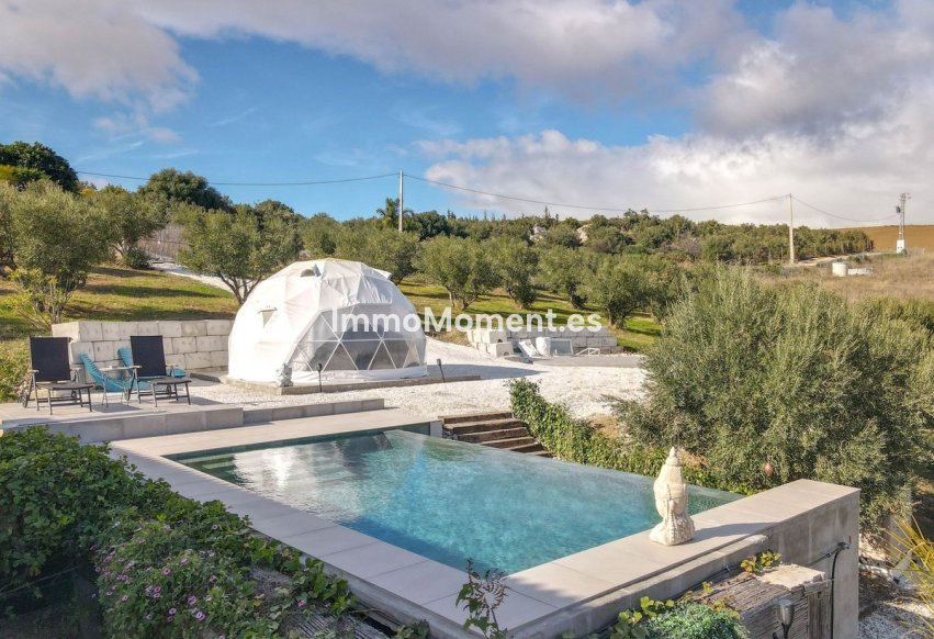 Wiederverkauf - Villa -   Inländisch - Coín