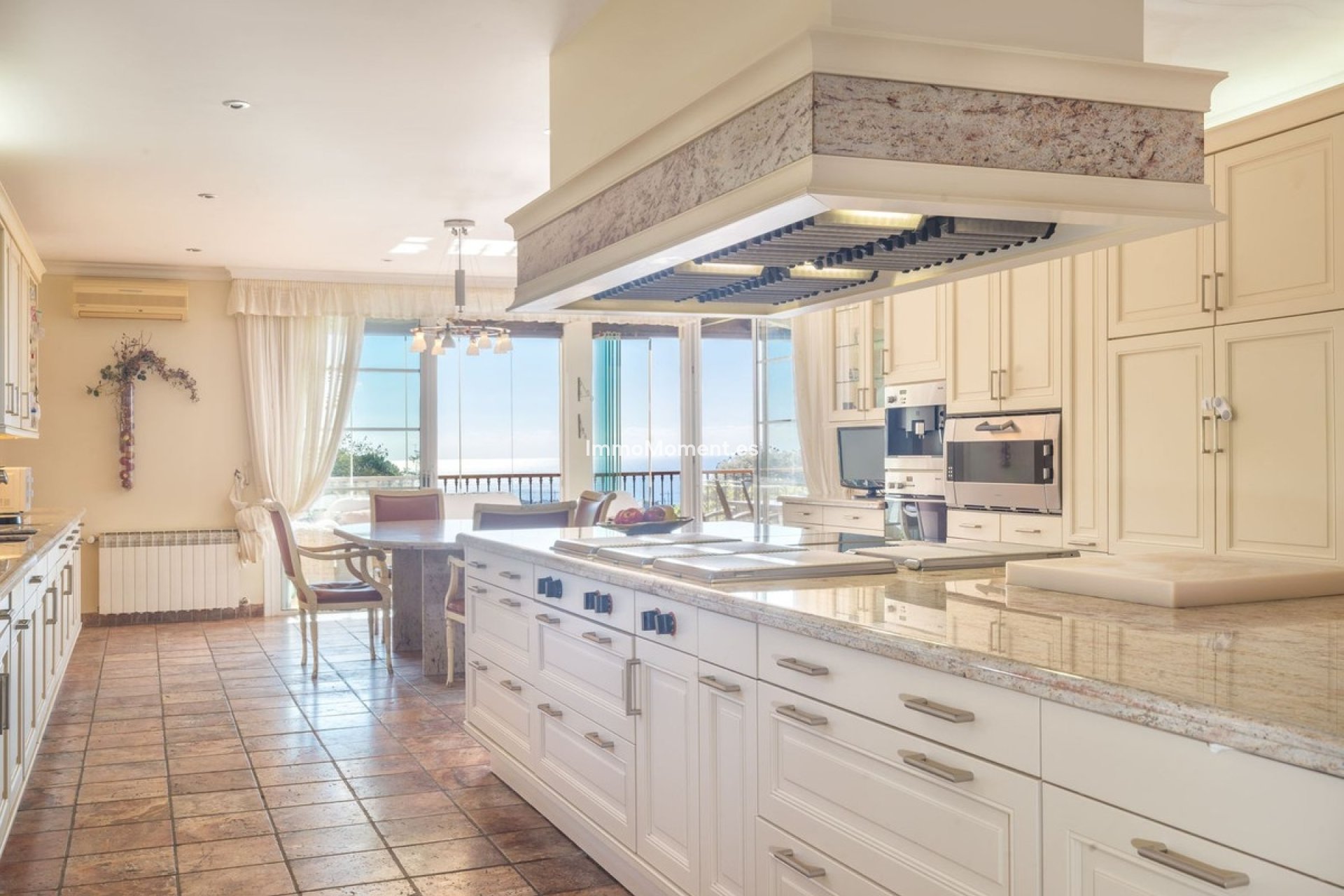 Wiederverkauf - Villa - Marbella - Altos de los Monteros