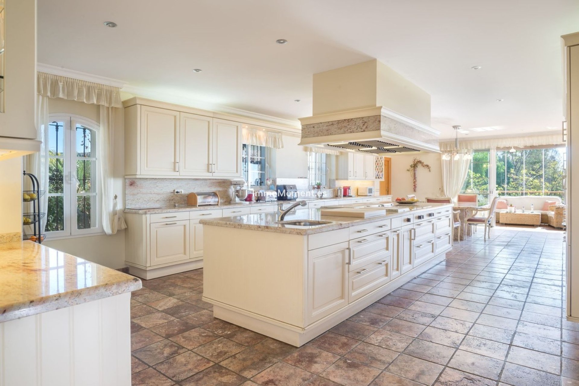 Wiederverkauf - Villa - Marbella - Altos de los Monteros