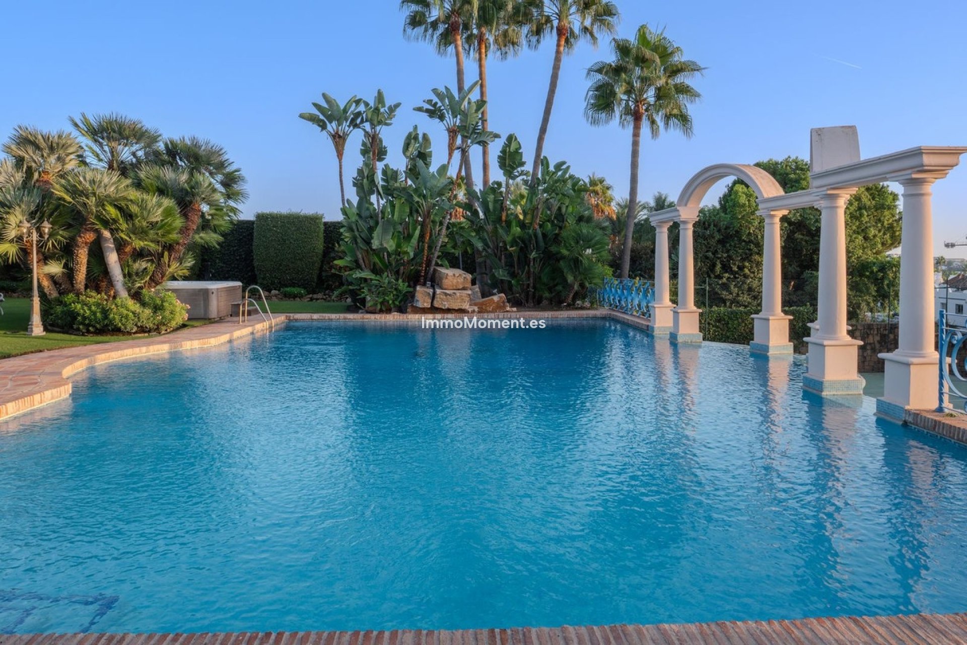 Wiederverkauf - Villa - Marbella - Nueva Andalucía