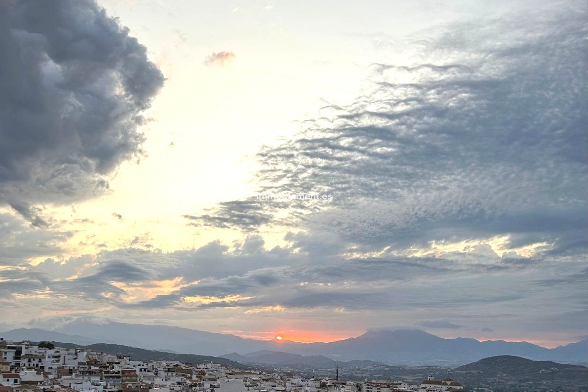 Wiederverkauf - Wohnung -   Inländisch - Alhaurín el Grande Centro