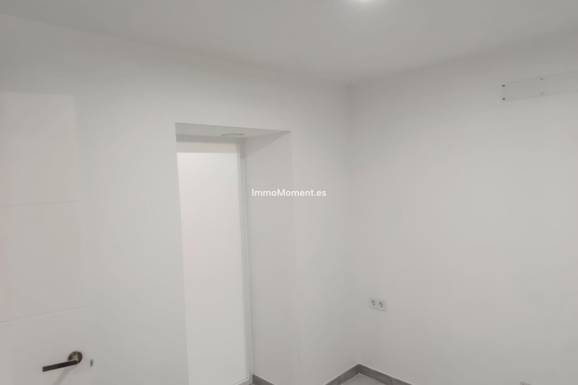 Wiederverkauf - Wohnung -   Inländisch - Alhaurín el Grande Centro