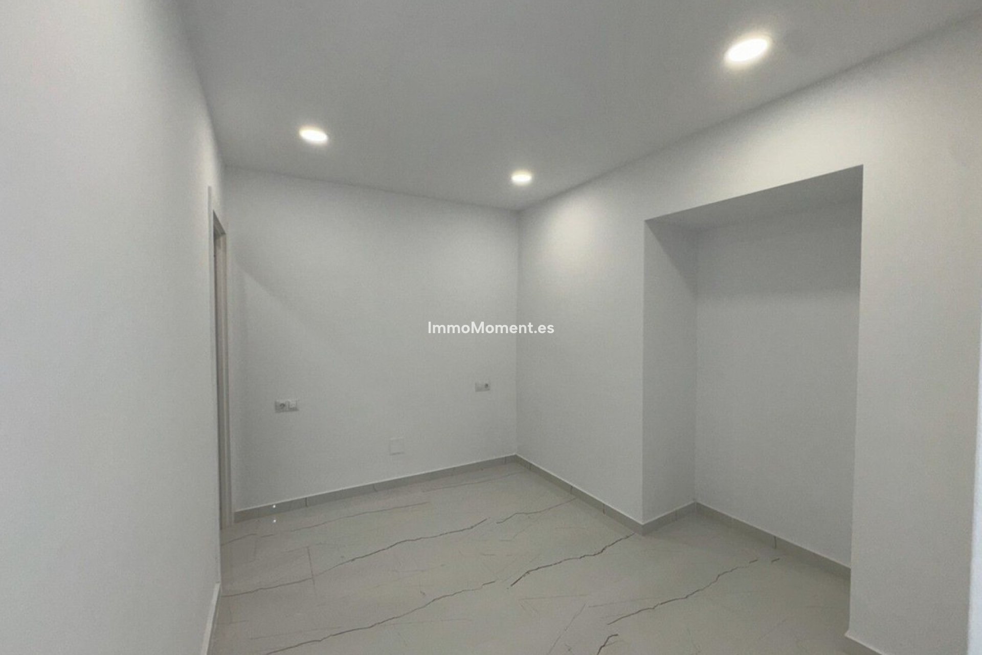 Wiederverkauf - Wohnung -   Inländisch - Alhaurín el Grande Centro