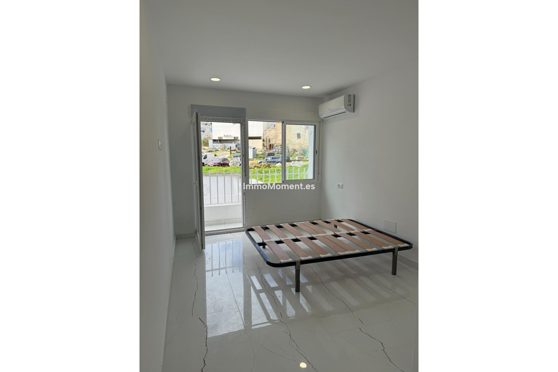 Wiederverkauf - Wohnung -   Inländisch - Alhaurín el Grande Centro