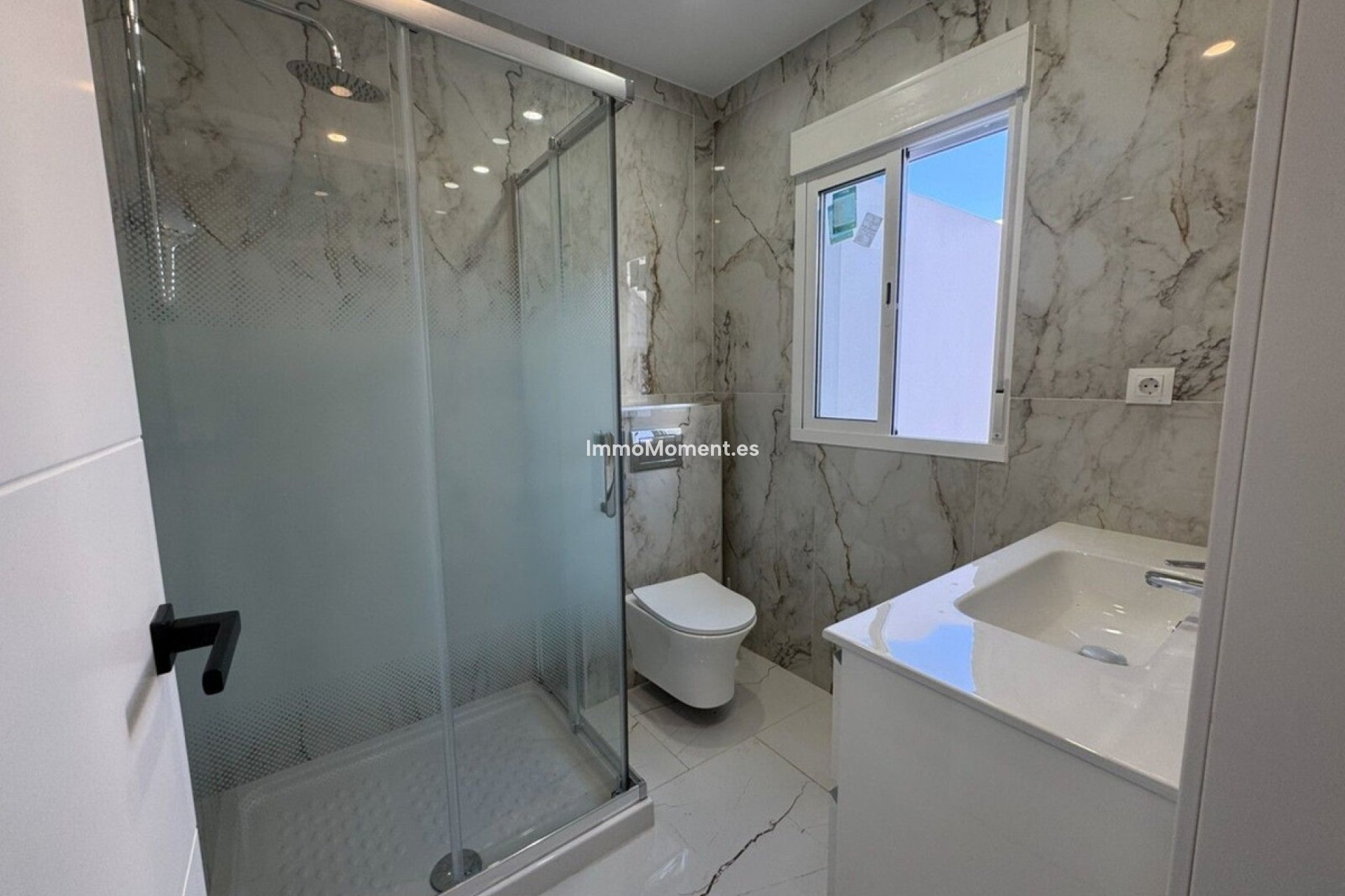 Wiederverkauf - Wohnung -   Inländisch - Alhaurín el Grande Centro