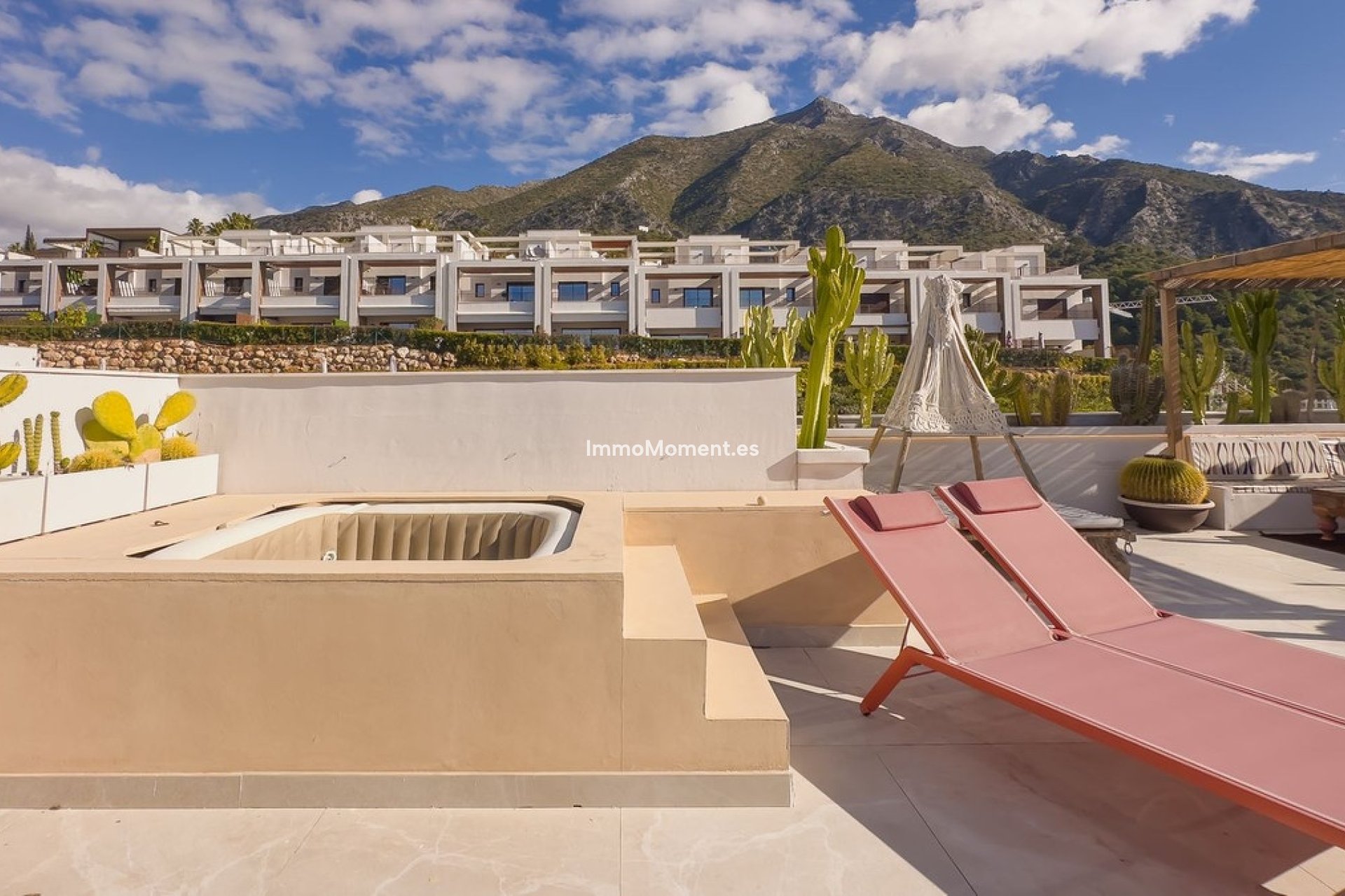 Wiederverkauf - Wohnung -   Inländisch - Istán