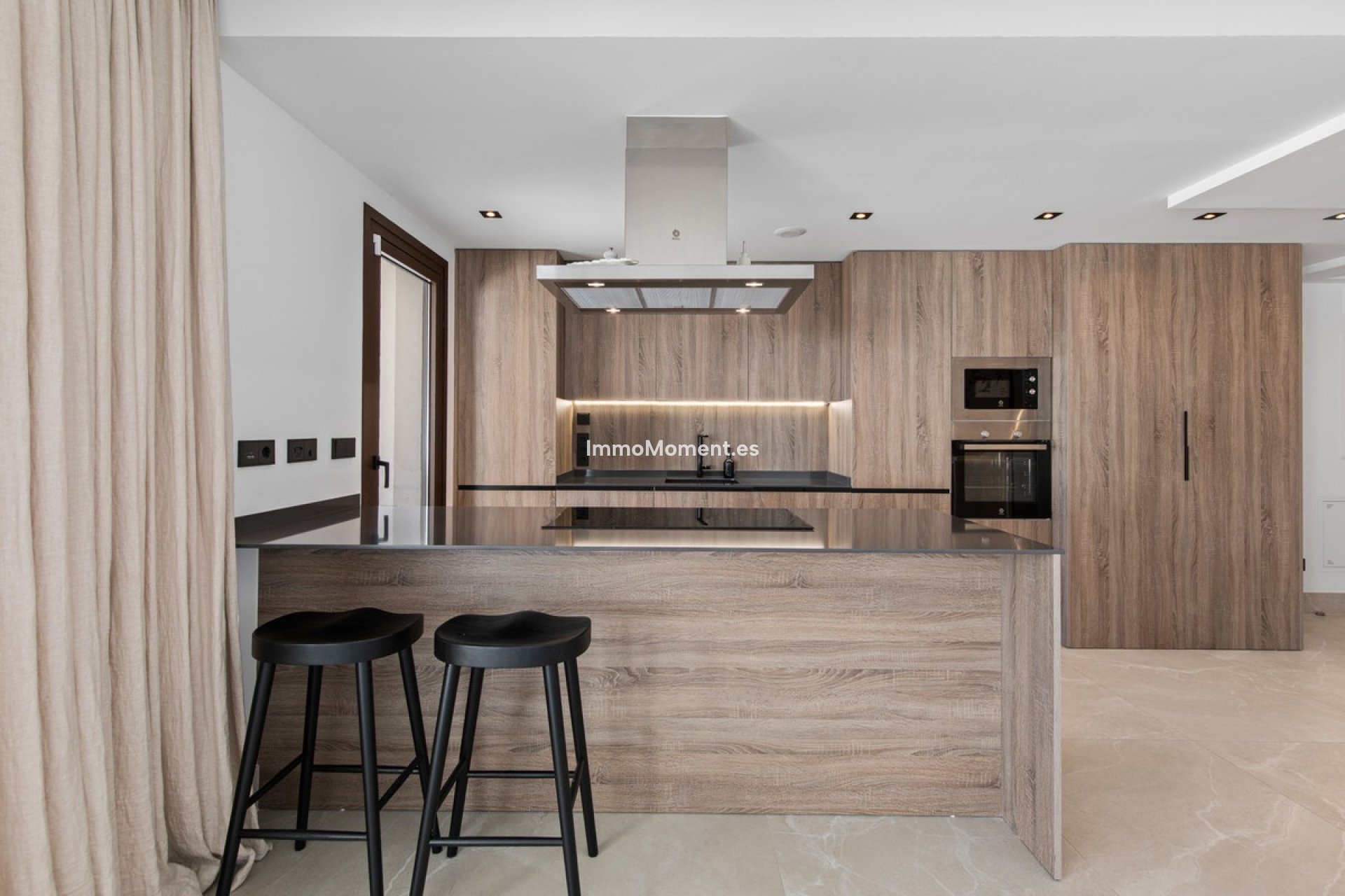 Wiederverkauf - Wohnung -   Inländisch - Istán