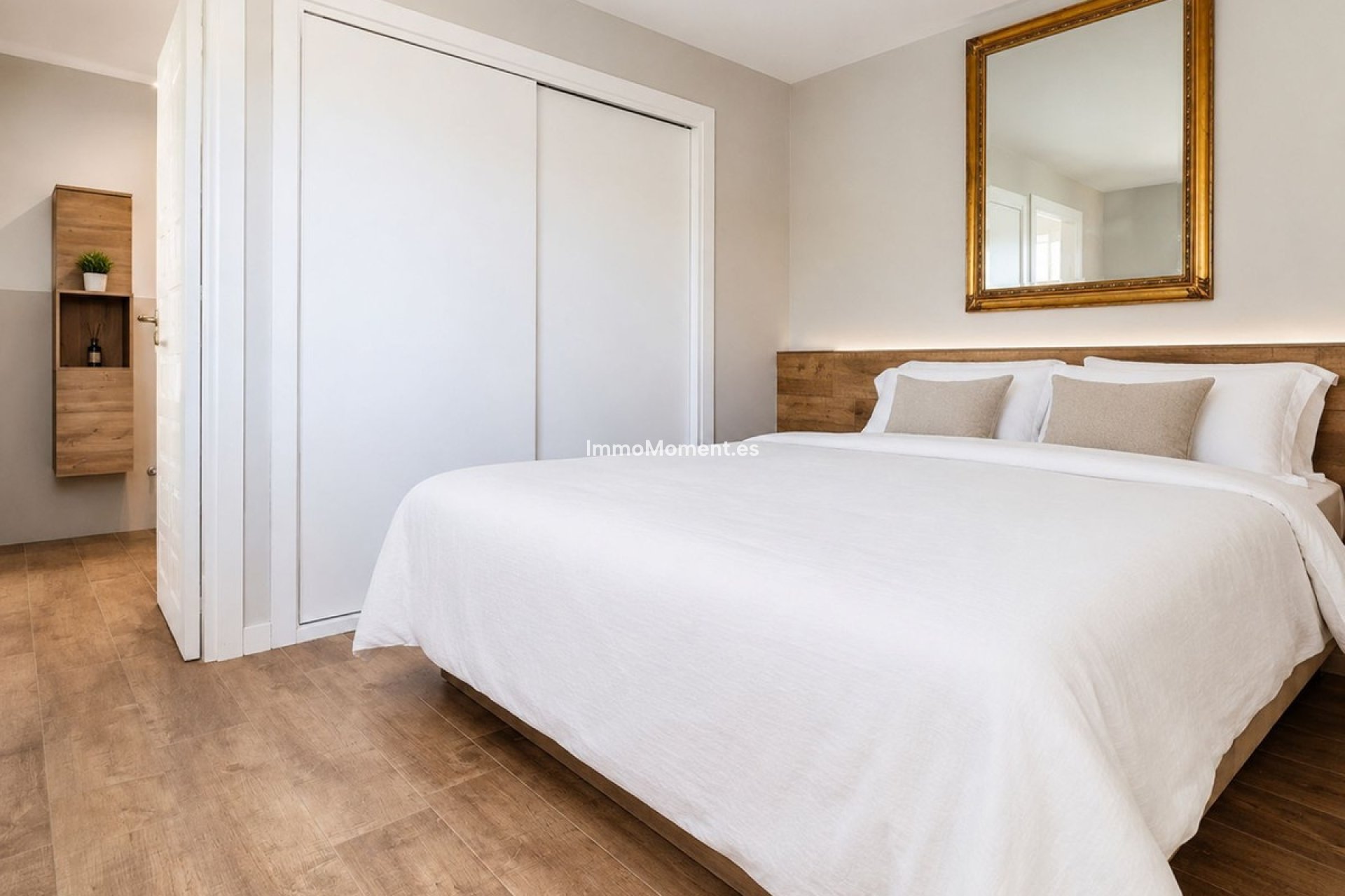 Wiederverkauf - Wohnung -   Inländisch - Istán