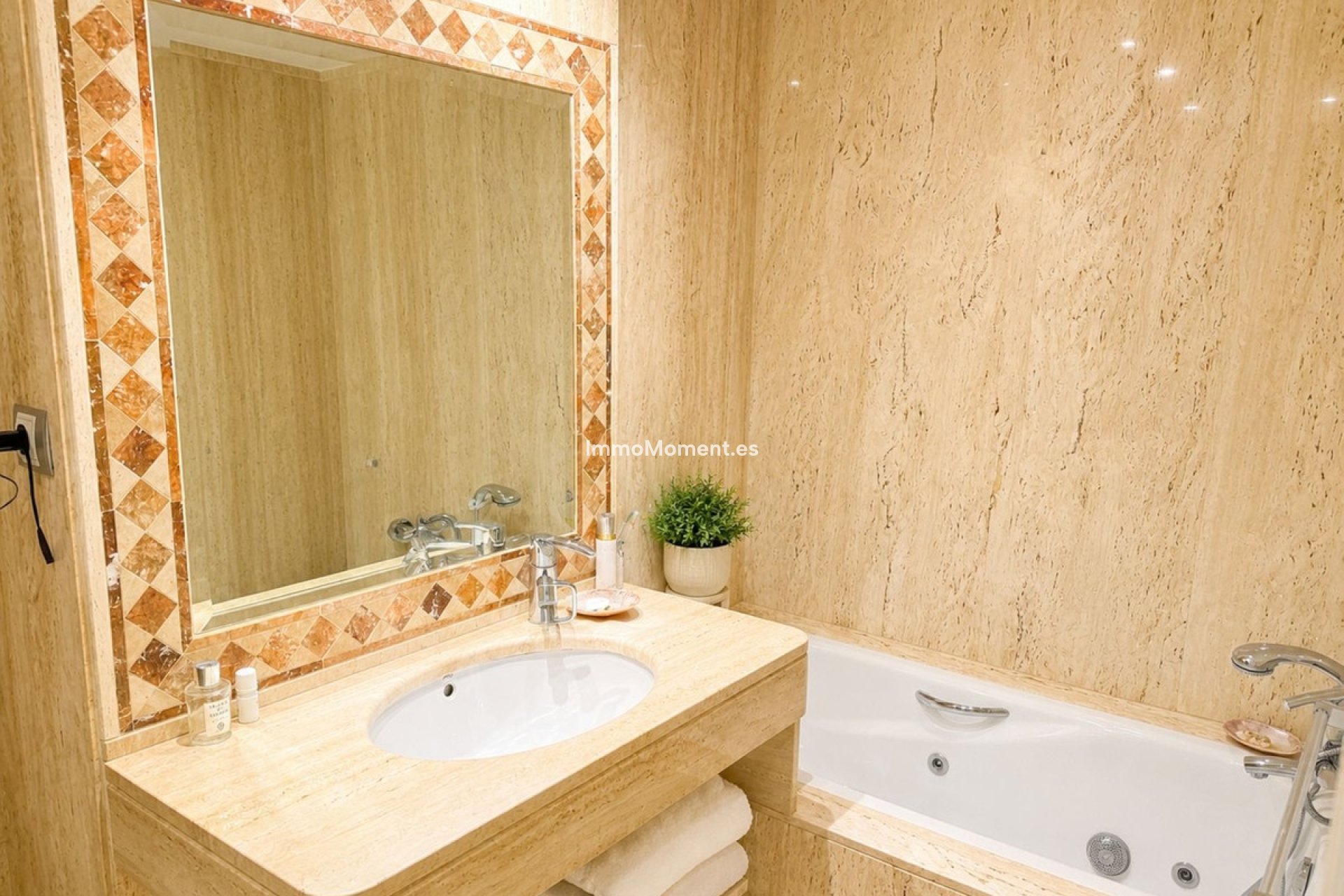 Wiederverkauf - Wohnung - Marbella - Nueva Andalucía