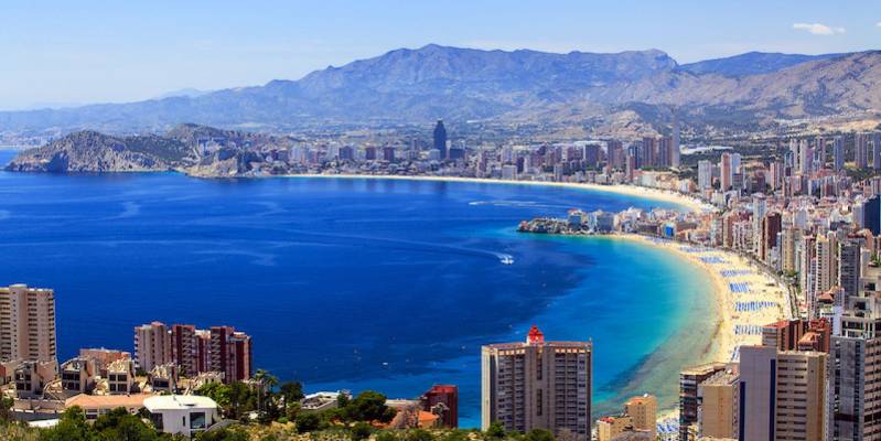 COSTA DEL SOL VS COSTA BLANCA. WAAR INVESTEER JE HET BEST IN 2026?