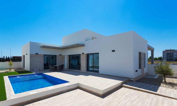 Detached in Daya Nueva