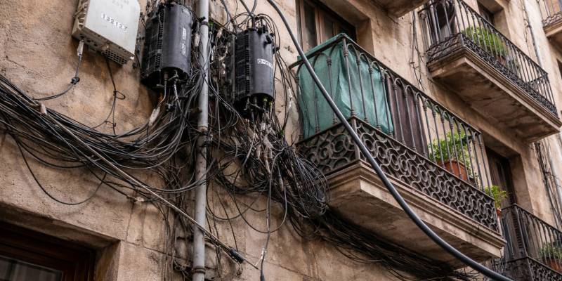 THE BATTLE AGAINST THE SPANISH CABLE CHAOS