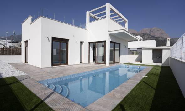 Detached in Polop