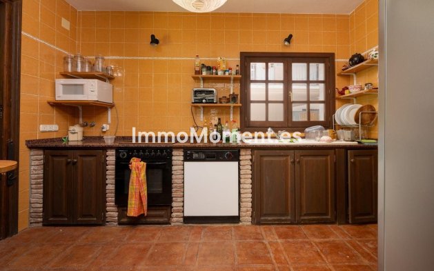 Wiederverkauf - Freistehende Villa -   Inländisch - Alhaurín el Grande Centro