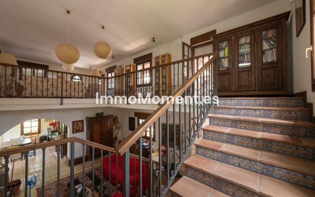 Wiederverkauf - Freistehende Villa -   Inländisch - Alhaurín el Grande Centro