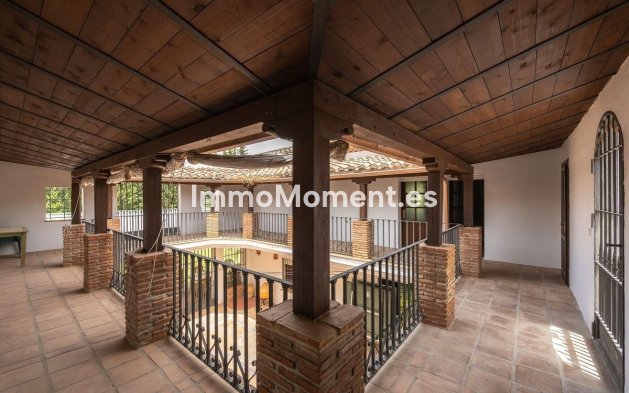 Wiederverkauf - Freistehende Villa -   Inländisch - Alhaurín el Grande Centro