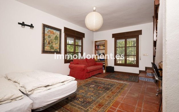 Wiederverkauf - Freistehende Villa -   Inländisch - Alhaurín el Grande Centro