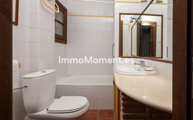 Wiederverkauf - Freistehende Villa -   Inländisch - Alhaurín el Grande Centro