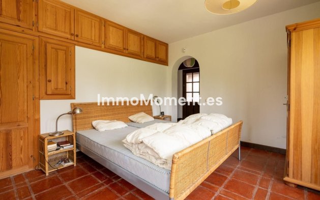 Wiederverkauf - Freistehende Villa -   Inländisch - Alhaurín el Grande Centro